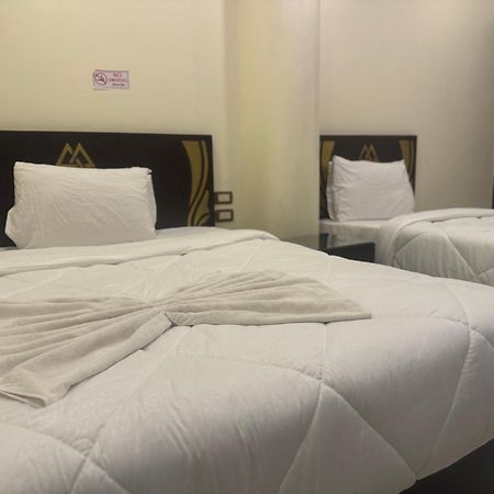 Pyramids And Sphinx Hotel Kafrat al Jabal Bagian luar foto