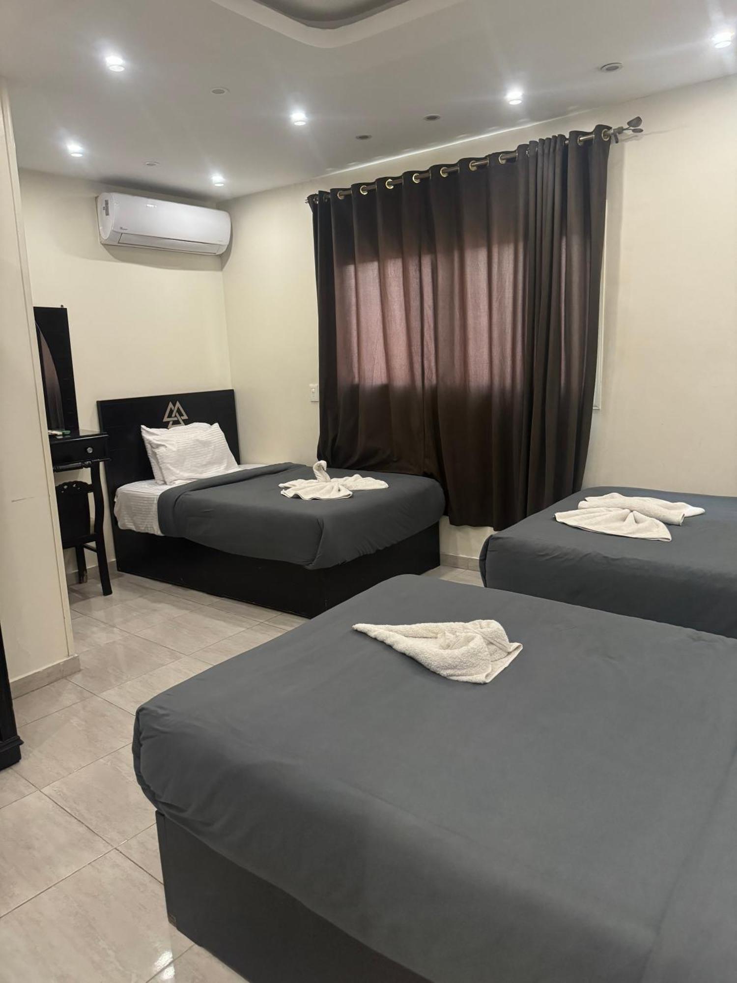 Pyramids And Sphinx Hotel Kafrat al Jabal Bagian luar foto