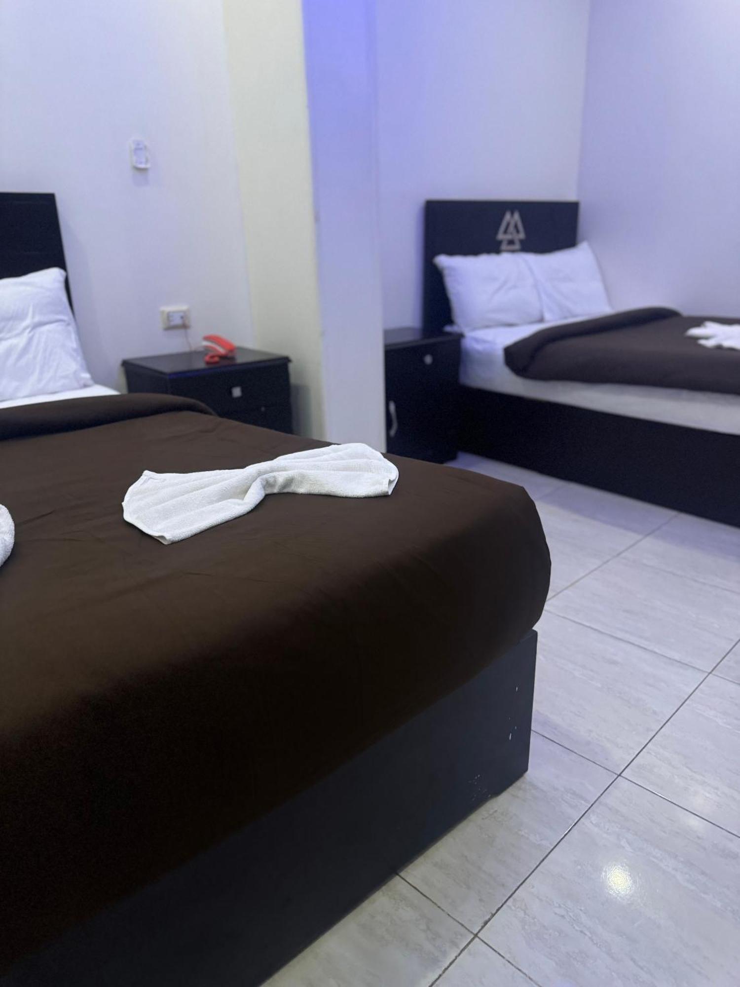 Pyramids And Sphinx Hotel Kafrat al Jabal Bagian luar foto