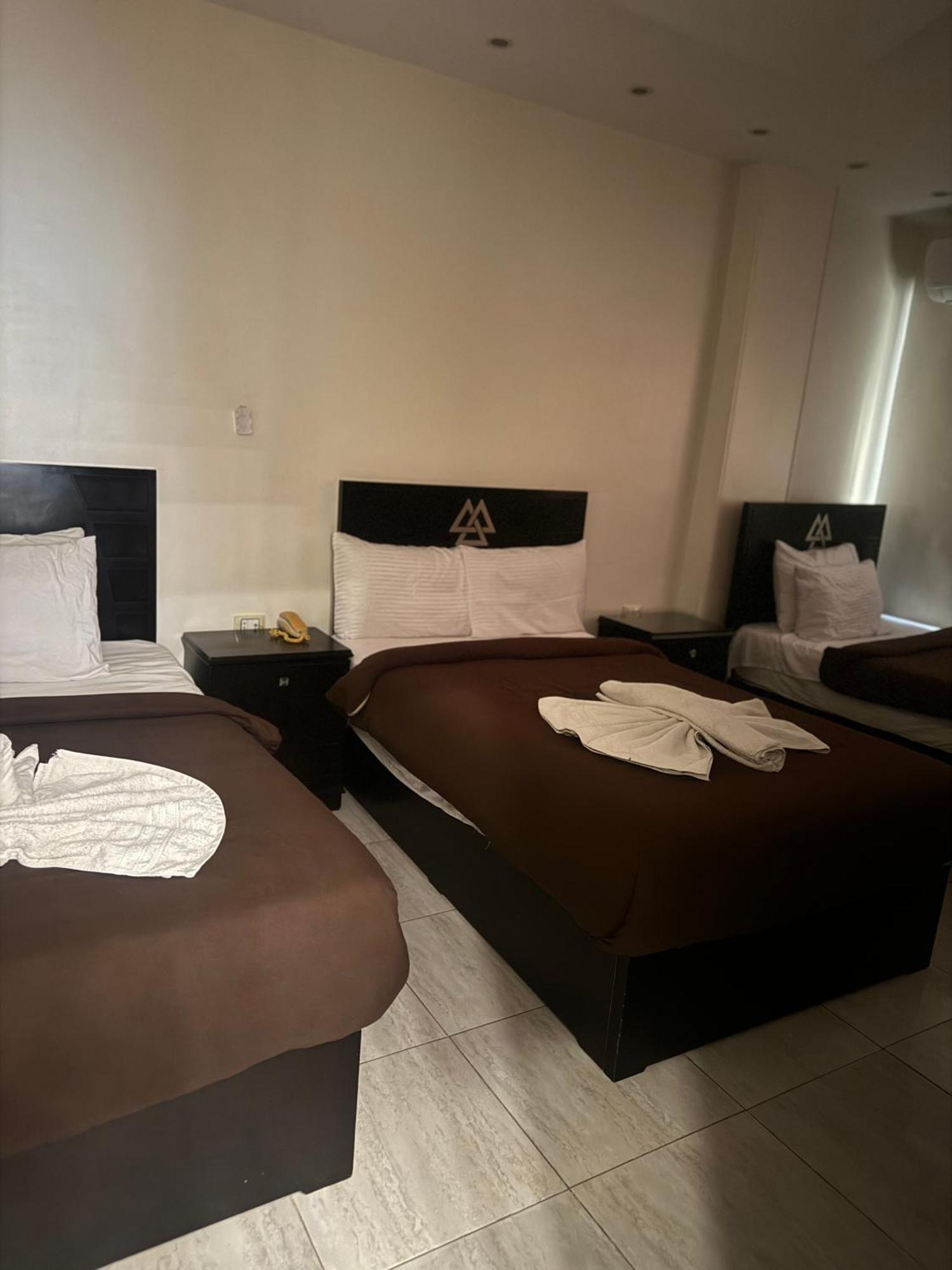 Pyramids And Sphinx Hotel Kafrat al Jabal Bagian luar foto