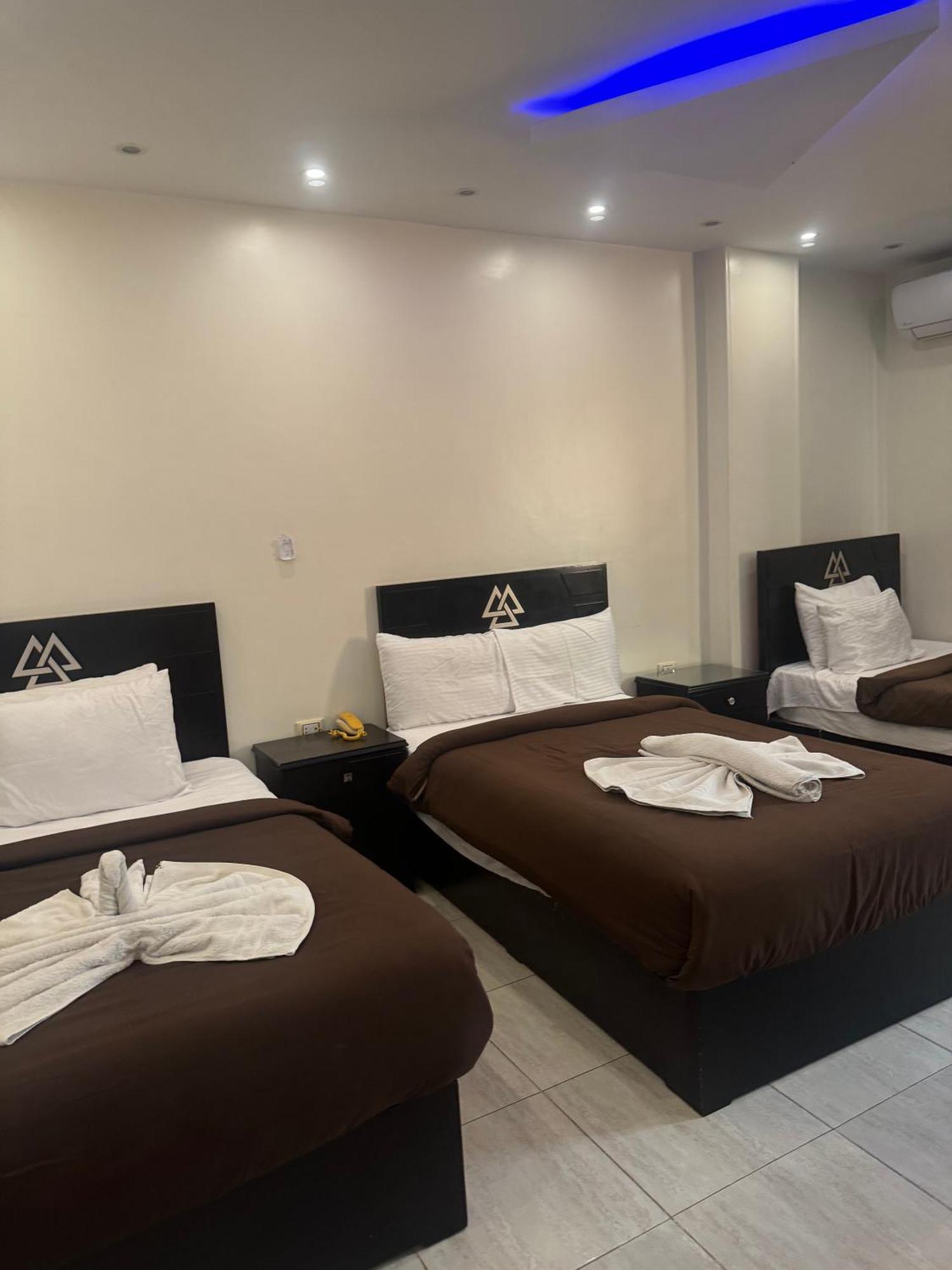 Pyramids And Sphinx Hotel Kafrat al Jabal Bagian luar foto