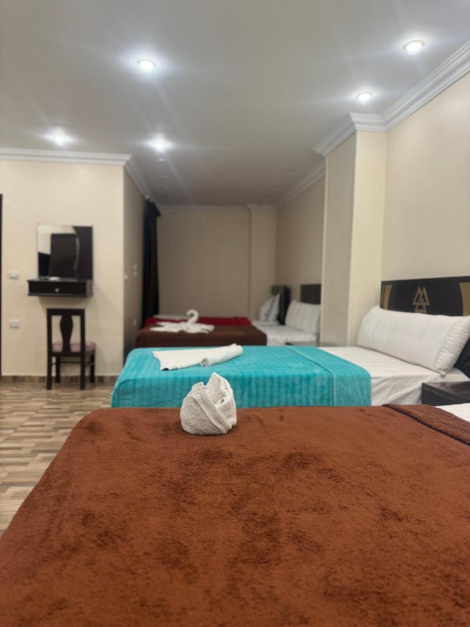 Pyramids And Sphinx Hotel Kafrat al Jabal Bagian luar foto