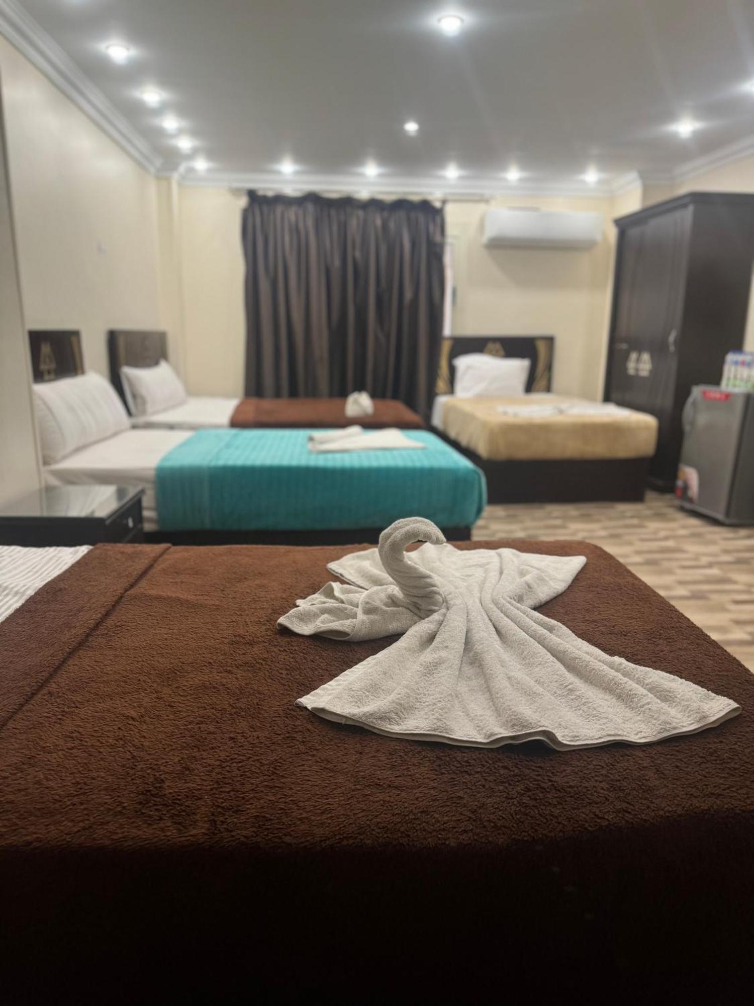 Pyramids And Sphinx Hotel Kafrat al Jabal Bagian luar foto