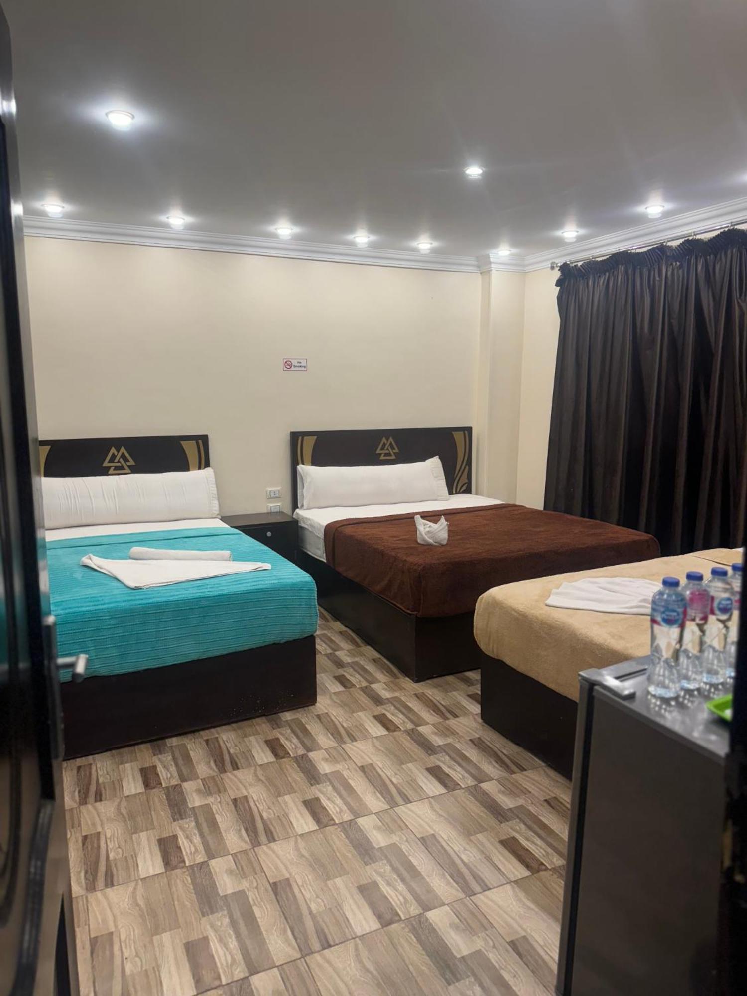 Pyramids And Sphinx Hotel Kafrat al Jabal Bagian luar foto