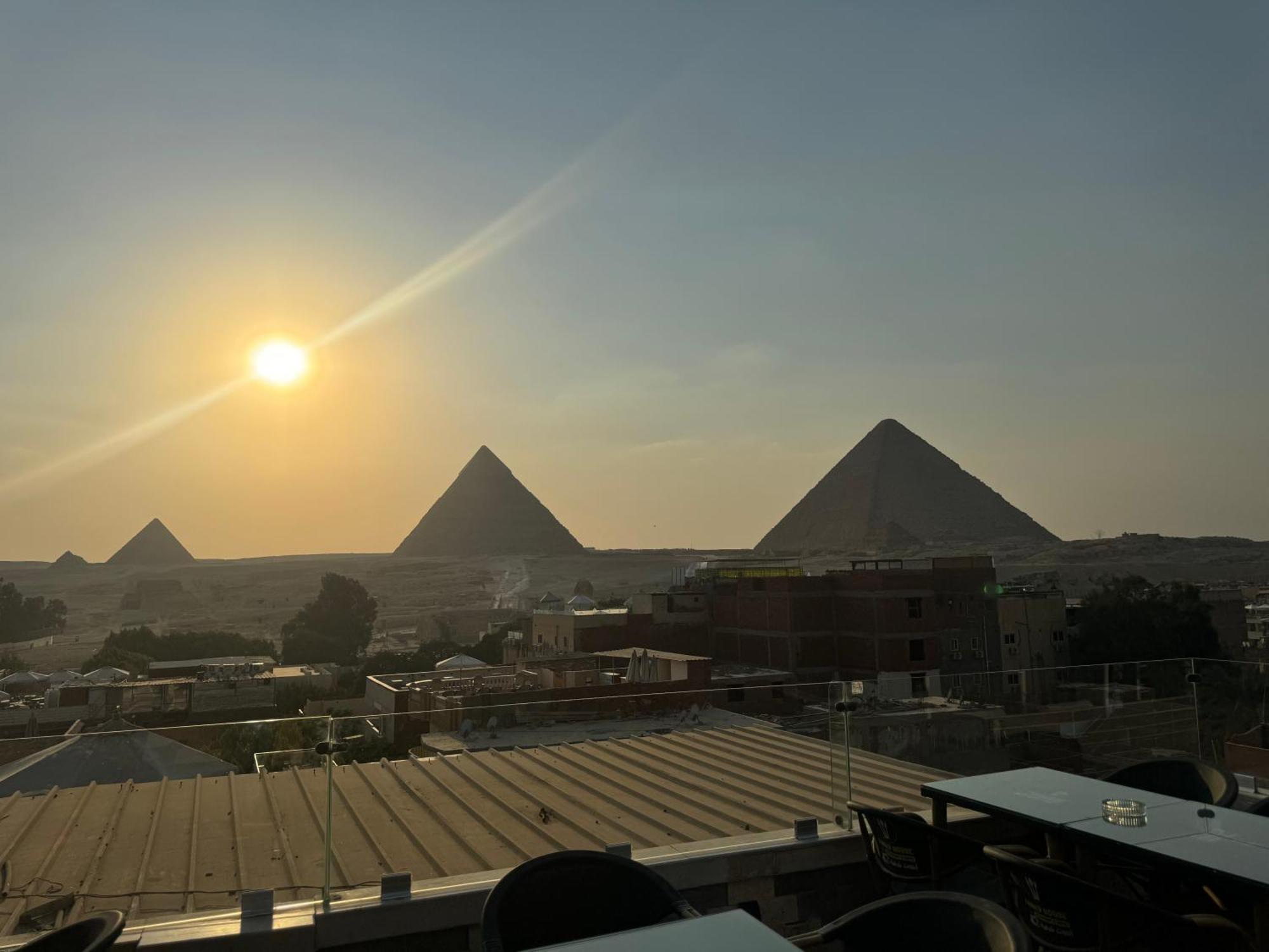 Pyramids And Sphinx Hotel Kafrat al Jabal Bagian luar foto