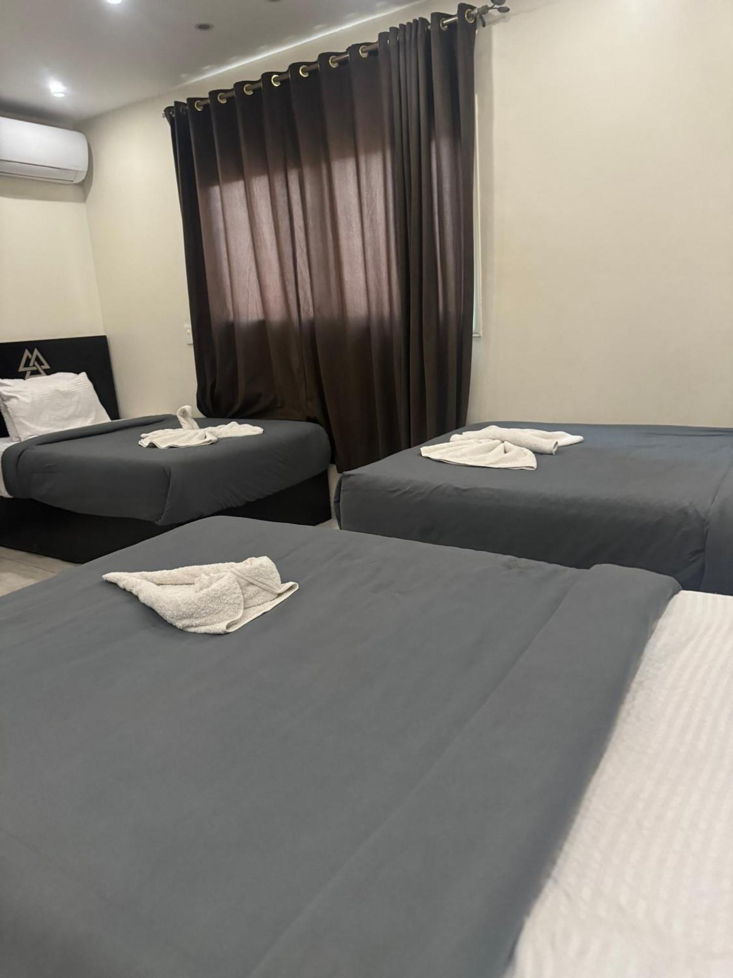Pyramids And Sphinx Hotel Kafrat al Jabal Bagian luar foto