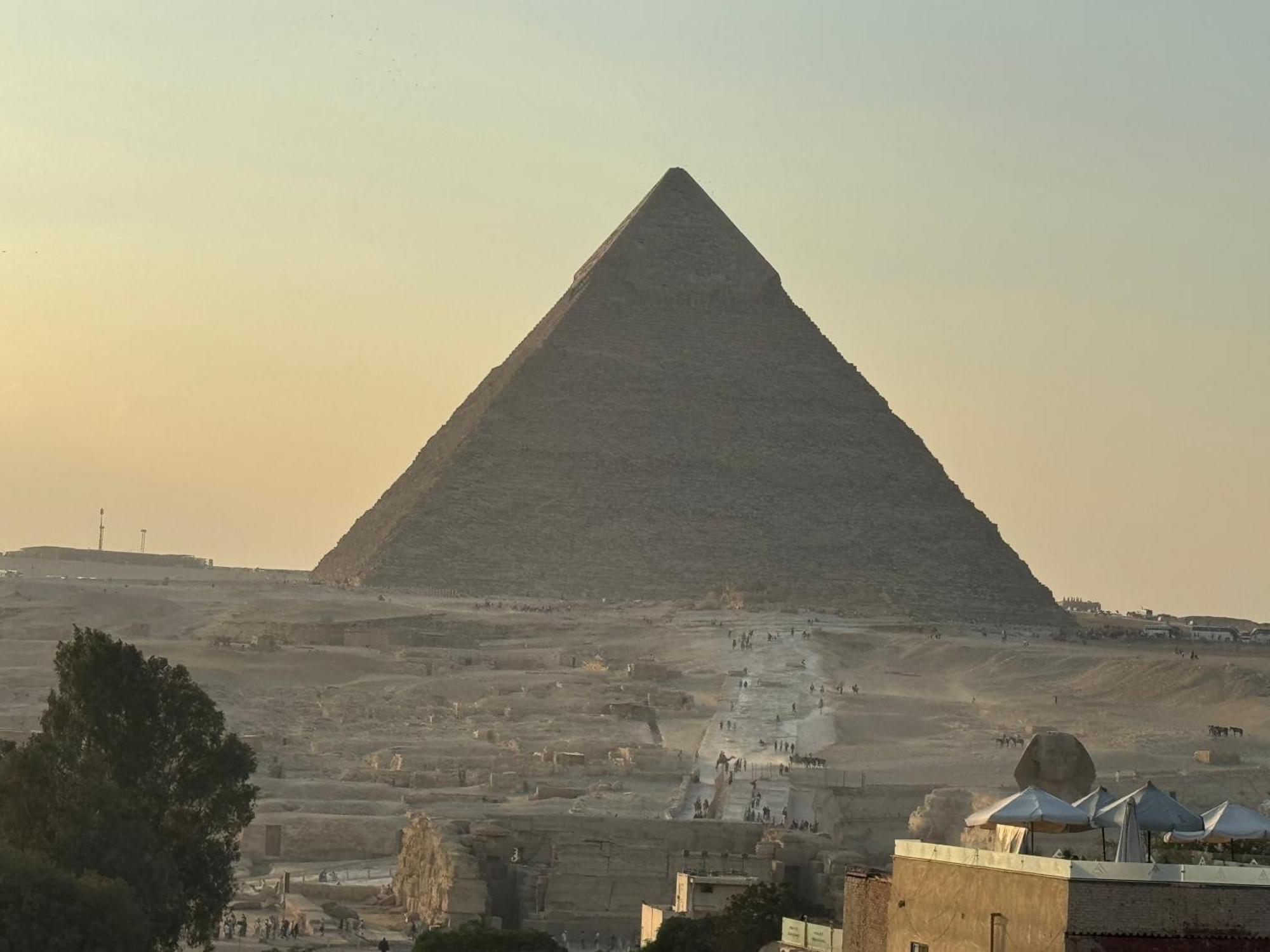 Pyramids And Sphinx Hotel Kafrat al Jabal Bagian luar foto